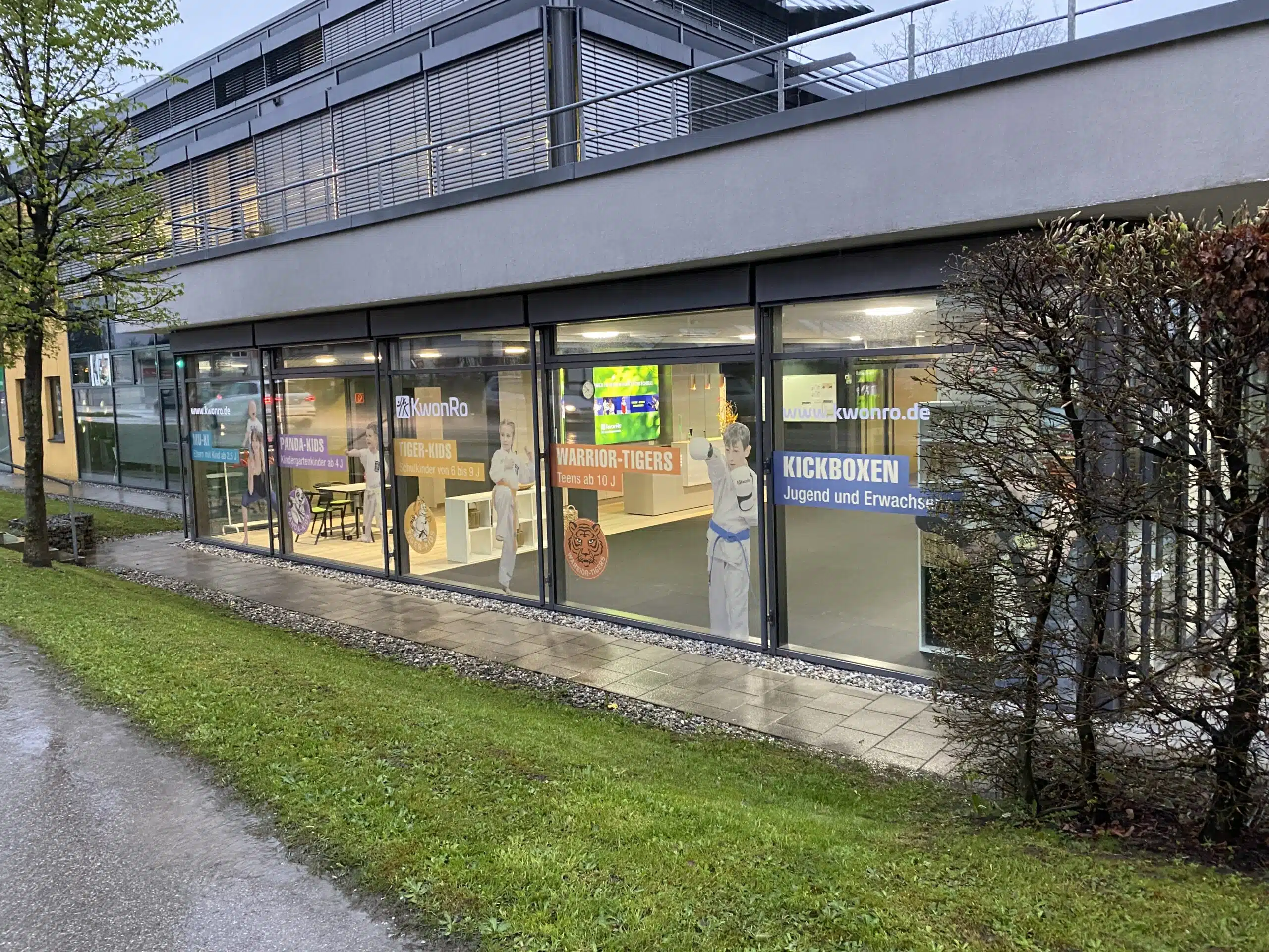 20230428_175258136_iOS